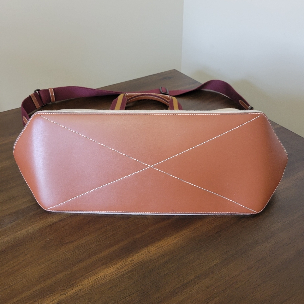 Coach Beige and Burgundy Canvas Tote Bag 38. SOLD OUT ONLINE. New Without Tags. - Picture 10 of 11